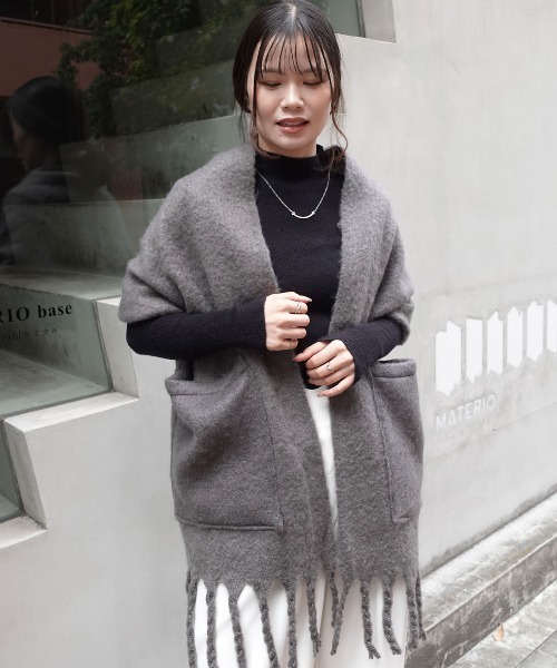 CORNERS（コーナーズ）の「ボリューム太フリンジマフラー（マフラー・レディース・パープル/チャコールグレー/アイボリー・FREE）」の11枚目の写真