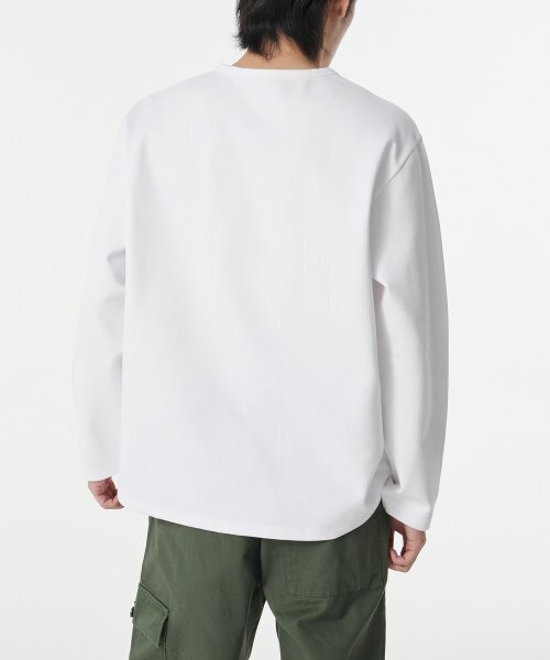 MUSINSA STANDARD（ムシンサスタンダード）の「ヘビーポンテリラックスドクルーネック長袖Tシャツ[ホワイト]（Tシャツ/カットソー・メンズ・その他・SMALL/MEDIUM/LARGE/X-LARGE/XX-LARGE/XXX-LARGE）」の2枚目の写真