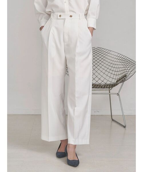TONAL(トーナル)の「マルチセットサスペンダー付ストレートパンツ(その他パンツ・レディース・ネイビー/チャコールグレー/オフホワイト/ライトブルー/ベージュ・SMALL/MEDIUM)」の6枚目の写真