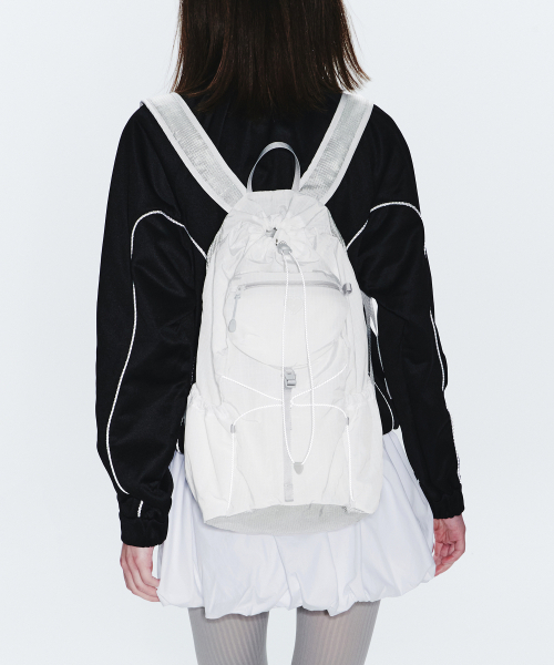 FENNEC(フェネック)の「AIRY POCKET BACKPACK - WHITE(バックパック/リュック・レディース・その他・FREE)」の2枚目の写真
