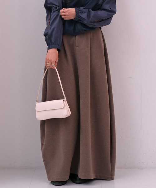 AKTE(アクテ)の「タックバレルスカート(スカート・レディース・チャコールグレー/モカ・1/2/2T)」の2枚目の写真