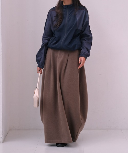 AKTE(アクテ)の「タックバレルスカート(スカート・レディース・チャコールグレー/モカ・1/2/2T)」の4枚目の写真