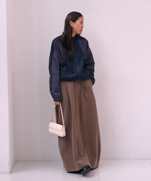 AKTE(アクテ)の「タックバレルスカート(スカート・レディース・チャコールグレー/モカ・1/2/2T)」の5枚目の写真