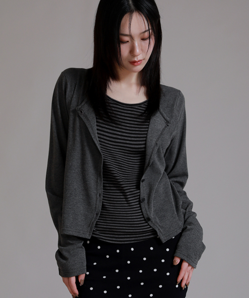 LIKE THE MOST(ライクザモースト)の「ストライプインナーレイヤードカーディガンTシャツ_チャコール(Tシャツ/カットソー・レディース・チャコール・SMALL/MEDIUM)」の5枚目の写真