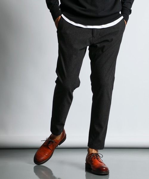 The DUFFER of ST.GEORGE（ザダファーオブセントジョージ）の「『WONDER SHAPE』BRUSHED COMFORT：360°全方向高伸縮 『ワンダーシェイプ』 微起毛 テーパードスキニーパンツ（スラックス・メンズ・ネイビー/チャコールグレー・X-LARGE/LARGE/MEDIUM/SMALL）」の2枚目の写真