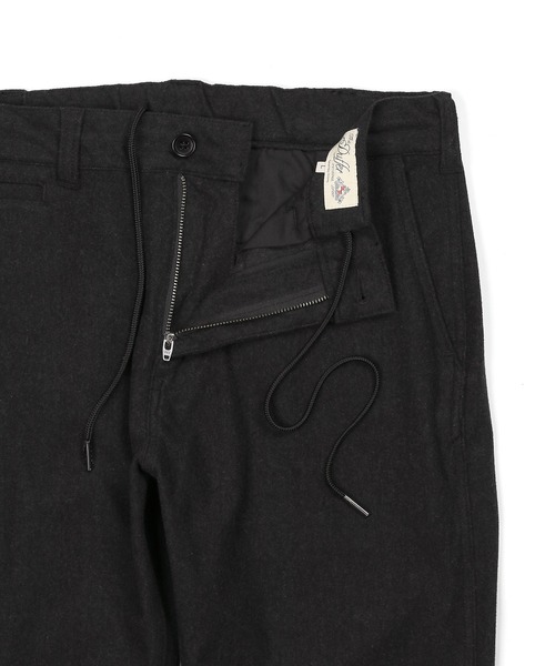 The DUFFER of ST.GEORGE（ザダファーオブセントジョージ）の「『WONDER SHAPE』BRUSHED COMFORT：360°全方向高伸縮 『ワンダーシェイプ』 微起毛 テーパードスキニーパンツ（スラックス・メンズ・ネイビー/チャコールグレー・X-LARGE/LARGE/MEDIUM/SMALL）」の12枚目の写真