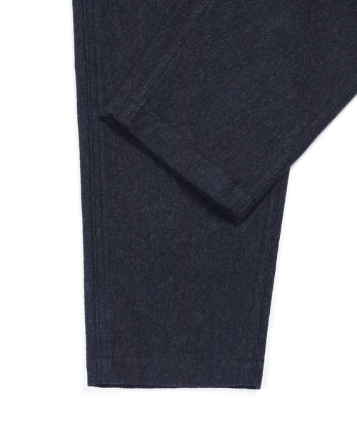 The DUFFER of ST.GEORGE（ザダファーオブセントジョージ）の「『WONDER SHAPE』BRUSHED COMFORT：360°全方向高伸縮 『ワンダーシェイプ』 微起毛 テーパードスキニーパンツ（スラックス・メンズ・ネイビー/チャコールグレー・X-LARGE/LARGE/MEDIUM/SMALL）」の14枚目の写真