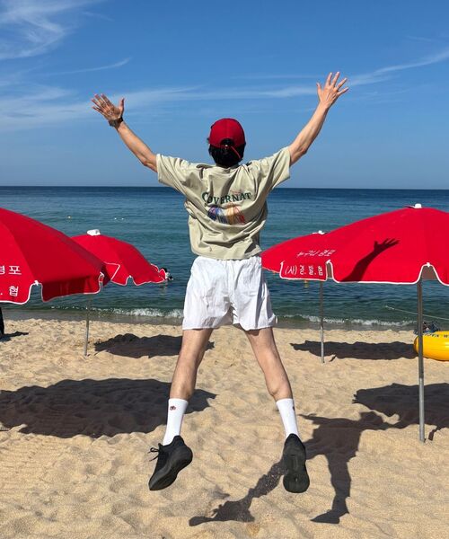 COVERNAT(カバーナット)の「スピマクワッドボードグラフィックTシャツLight Khaki(Tシャツ/カットソー・レディース・その他・SMALL/MEDIUM/LARGE/X-LARGE/XX-LARGE/X-SMALL)」の2枚目の写真