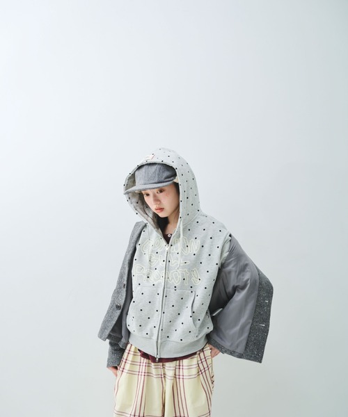 common gull products.（コモンガルプロダクツ）の「ブランコに乗ったcommon gull product.zip hoodie 26spring.（パーカー・レディース・アイボリー/ライトブルー/杢グレー/グレー/ミント/ネイビー・SMALL/MEDIUM/LARGE）」の12枚目の写真