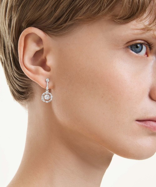 SWAROVSKI(スワロフスキー)の「【公式】【スワロフスキー】Constella ドロップピアス, ラウンドカット, ダンシングストーン, ホワイト, ロジウム・プレーティング(ピアス(両耳用)・レディース・ホワイト・ONE SIZE)」の2枚目の写真