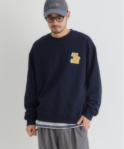 Right-on（ライトオン）の「【Refurbish】ワンポイントロゴクルーネックプルオーバー (リラックス感 / スタイリッシュデザイン / オールシーズン対応)（スウェット・メンズ・ネイビー/ブラック/ブラウン・S/L/XL/M）」の3枚目の写真