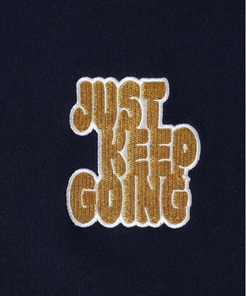 Right-on（ライトオン）の「【Refurbish】ワンポイントロゴクルーネックプルオーバー (リラックス感 / スタイリッシュデザイン / オールシーズン対応)（スウェット・メンズ・ネイビー/ブラック/ブラウン・S/L/XL/M）」の5枚目の写真