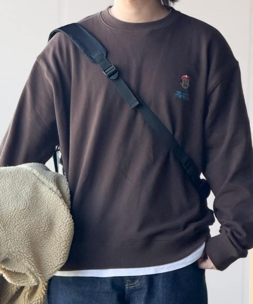 Right-on（ライトオン）の「【Refurbish】ワンポイントロゴクルーネックプルオーバー (リラックス感 / スタイリッシュデザイン / オールシーズン対応)（スウェット・メンズ・ネイビー/ブラック/ブラウン・S/L/XL/M）」の13枚目の写真