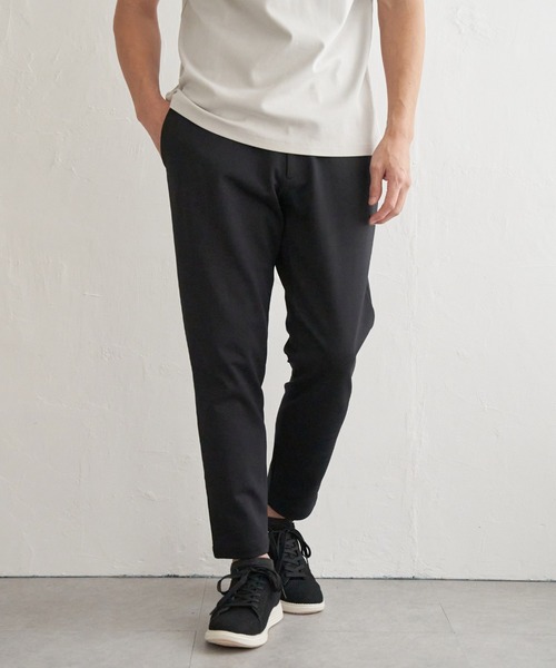 ikka(イッカ)の「【吸水速乾】ドライポンチテーパードパンツ(その他パンツ・メンズ・ブラック/グレー系その他・S/M/L/XL)」の1枚目の写真