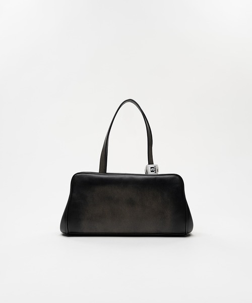 Maison MIHARA YASUHIRO(メゾンミハラヤスヒロ)の「"VINTAGE" East-West Bag Medium(ショルダーバッグ・レディース・ブラック/ブラウン・FREE)」の2枚目の写真