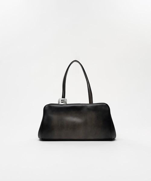 Maison MIHARA YASUHIRO(メゾンミハラヤスヒロ)の「"VINTAGE" East-West Bag Medium(ショルダーバッグ・レディース・ブラック/ブラウン・FREE)」の3枚目の写真