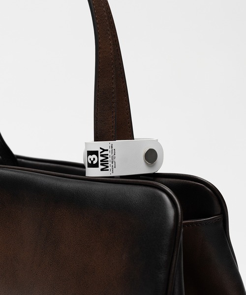 Maison MIHARA YASUHIRO(メゾンミハラヤスヒロ)の「"VINTAGE" East-West Bag Medium(ショルダーバッグ・レディース・ブラック/ブラウン・FREE)」の8枚目の写真
