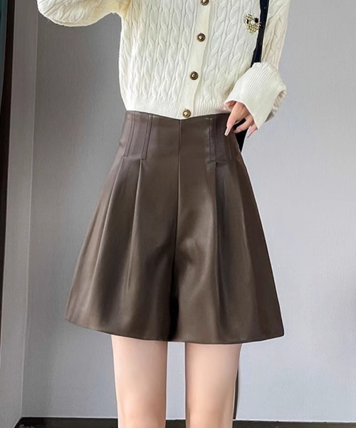 SallyLunn(サリーラン)の「レザータッチAラインショートボトム(その他パンツ・レディース・ブラウン/ブラック・MEDIUM/LARGE)」の2枚目の写真