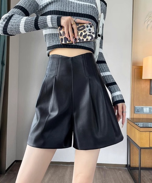 SallyLunn(サリーラン)の「レザータッチAラインショートボトム(その他パンツ・レディース・ブラウン/ブラック・MEDIUM/LARGE)」の8枚目の写真