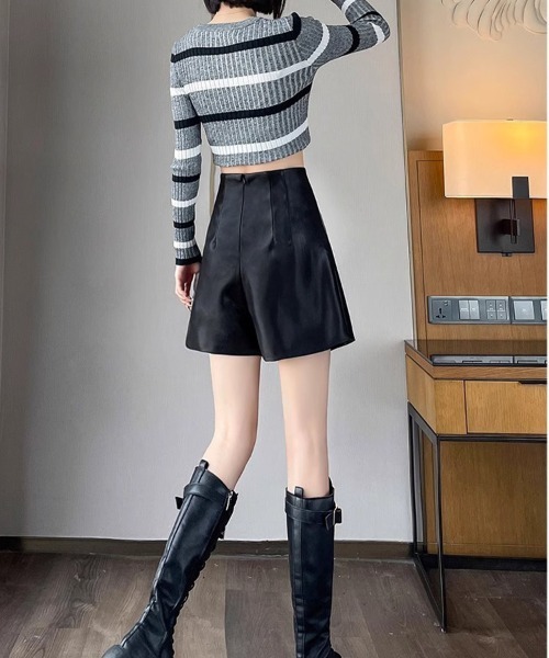 SallyLunn(サリーラン)の「レザータッチAラインショートボトム(その他パンツ・レディース・ブラウン/ブラック・MEDIUM/LARGE)」の10枚目の写真