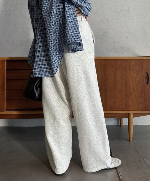Eclat one(エクラワン)の「【Eclat one】きれいめ シンプル バレルレッグ スウェット パンツ(スウェットパンツ・レディース・グレー/ブラック/オートミール・M)」の6枚目の写真