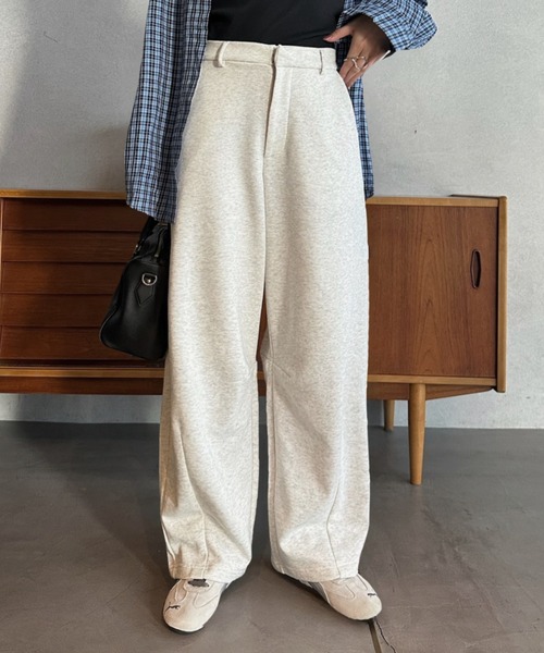 Eclat one(エクラワン)の「【Eclat one】きれいめ シンプル バレルレッグ スウェット パンツ(スウェットパンツ・レディース・グレー/ブラック/オートミール・M)」の5枚目の写真