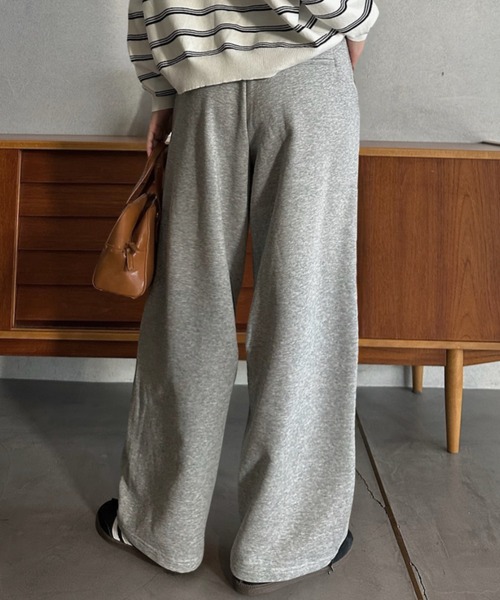 Eclat one(エクラワン)の「【Eclat one】きれいめ シンプル バレルレッグ スウェット パンツ(スウェットパンツ・レディース・グレー/ブラック/オートミール・M)」の14枚目の写真