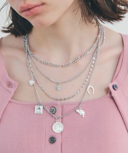 YECCA VECCA（イェッカヴェッカ）の「モチーフ4連ネックレス（ネックレス・レディース・シルバー/ゴールド・FREE）」の4枚目の写真