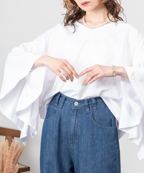 RCD(アールシーディー)の「ドロップショルダーギャザースリーブカットソー(Tシャツ/カットソー・レディース・ブラック/カーキ/ホワイト/チャコールグレー・4L~5L/LL~3L/M-L)」の2枚目の写真