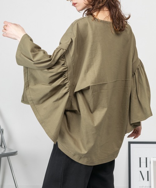 RCD(アールシーディー)の「ドロップショルダーギャザースリーブカットソー(Tシャツ/カットソー・レディース・ブラック/カーキ/ホワイト/チャコールグレー・4L~5L/LL~3L/M-L)」の4枚目の写真