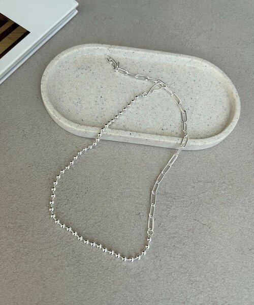 CAPRICIEUX LE'MAGE(カプリシューレマージュ)の「〈GOLDY/ゴールディ〉ボールチェーンMIXネックレス(ネックレス・レディース・シルバー/ゴールド・FREE)」の4枚目の写真