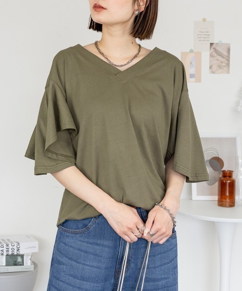 RCD(アールシーディー)の「ボリュームフレア袖Vネックカットソー(Tシャツ/カットソー・レディース・オフホワイト/ブラック/カーキ/チャコールグレー/ベージュ・M-L/LL~3L/4L~5L)」の5枚目の写真
