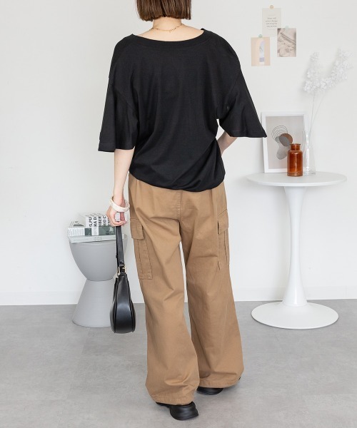 RCD(アールシーディー)の「ボリュームフレア袖Vネックカットソー(Tシャツ/カットソー・レディース・オフホワイト/ブラック/カーキ/チャコールグレー/ベージュ・M-L/LL~3L/4L~5L)」の20枚目の写真