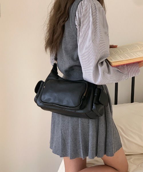 mebole(メボレ)の「Utility Multi Pocket Shoulder Bag(ショルダーバッグ・レディース・ブラウン/ブラック・FREE)」の6枚目の写真