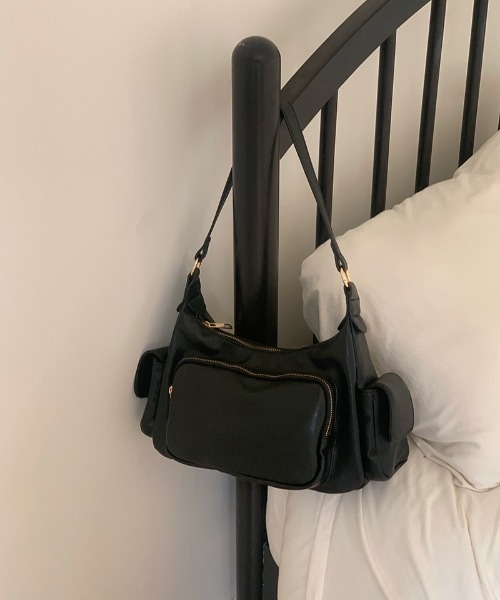 mebole(メボレ)の「Utility Multi Pocket Shoulder Bag(ショルダーバッグ・レディース・ブラウン/ブラック・FREE)」の10枚目の写真