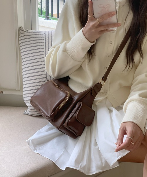 mebole(メボレ)の「Utility Multi Pocket Shoulder Bag(ショルダーバッグ・レディース・ブラウン/ブラック・FREE)」の17枚目の写真