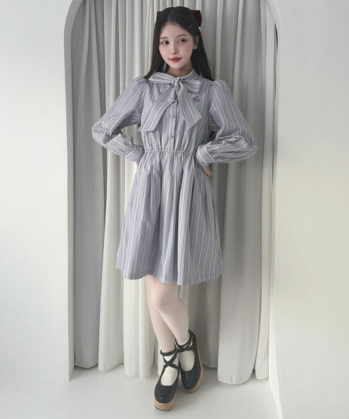 F i.n.t（フィント）の「ボリュームスリーブボウタイストライプワンピース/fint フィント（ワンピース・レディース・ライトベージュ/ブルーグレー・FREE）」の6枚目の写真