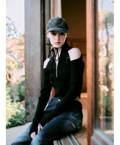 CREO STORE(クレオストア)の「【TAJEN:T】CUT OUT KNIT BODY SUITS/カットアウトニットボディースーツ/オープンショルダーニットトップス(ニット/セーター・レディース・ブラック/レッド・2/1)」の6枚目の写真