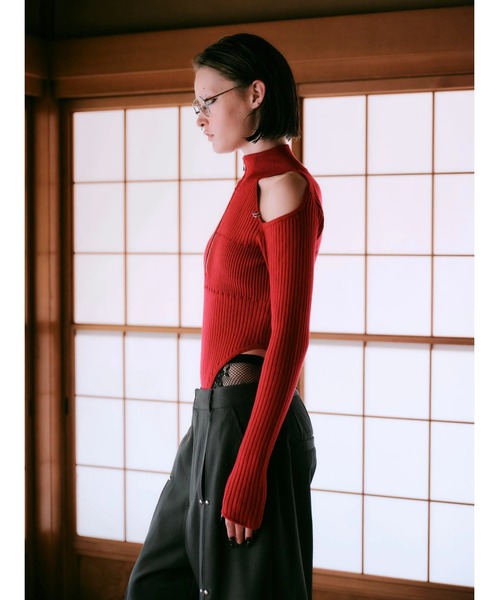 CREO STORE(クレオストア)の「【TAJEN:T】CUT OUT KNIT BODY SUITS/カットアウトニットボディースーツ/オープンショルダーニットトップス(ニット/セーター・レディース・ブラック/レッド・2/1)」の11枚目の写真