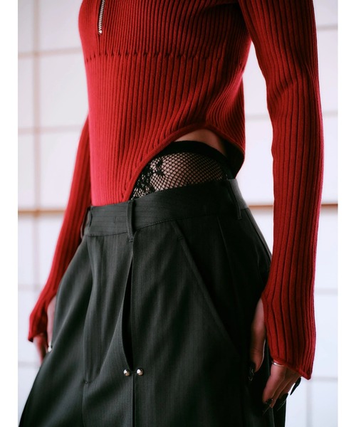 CREO STORE(クレオストア)の「【TAJEN:T】CUT OUT KNIT BODY SUITS/カットアウトニットボディースーツ/オープンショルダーニットトップス(ニット/セーター・レディース・ブラック/レッド・2/1)」の12枚目の写真