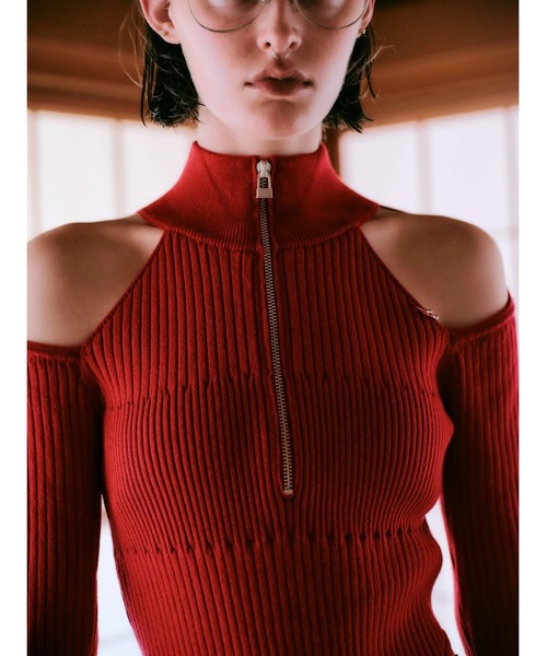 CREO STORE(クレオストア)の「【TAJEN:T】CUT OUT KNIT BODY SUITS/カットアウトニットボディースーツ/オープンショルダーニットトップス(ニット/セーター・レディース・ブラック/レッド・2/1)」の14枚目の写真