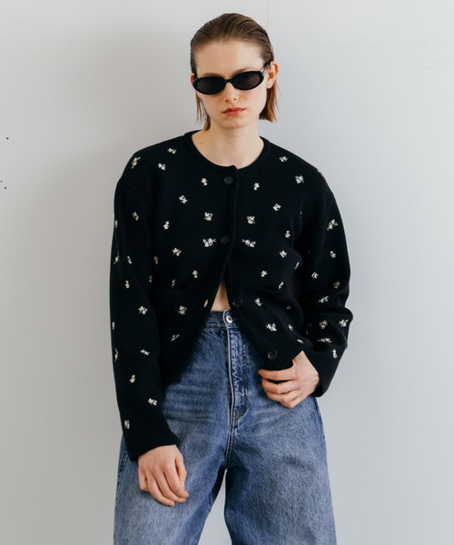 CREDONA（クレドナ）の「FLOWER EMBROIDERY CD/フラワーエンブロイダリーカーデ（カーディガン/ボレロ・レディース・ブラック/グレー・FREE）」の2枚目の写真