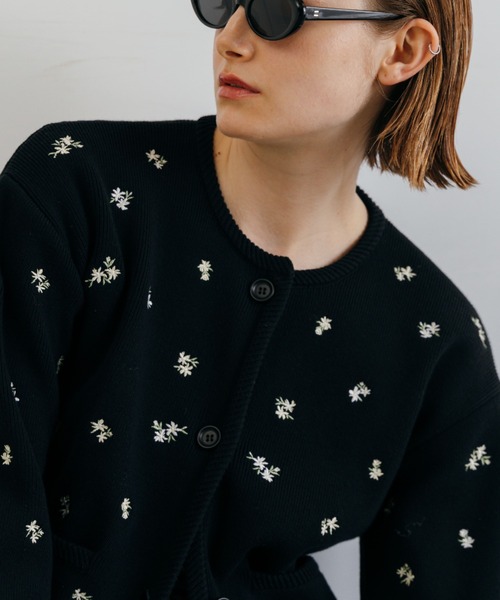 CREDONA（クレドナ）の「FLOWER EMBROIDERY CD/フラワーエンブロイダリーカーデ（カーディガン/ボレロ・レディース・ブラック/グレー・FREE）」の11枚目の写真