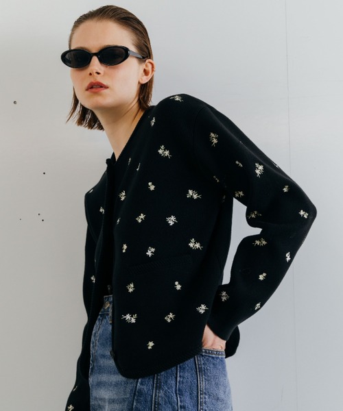 CREDONA（クレドナ）の「FLOWER EMBROIDERY CD/フラワーエンブロイダリーカーデ（カーディガン/ボレロ・レディース・ブラック/グレー・FREE）」の8枚目の写真