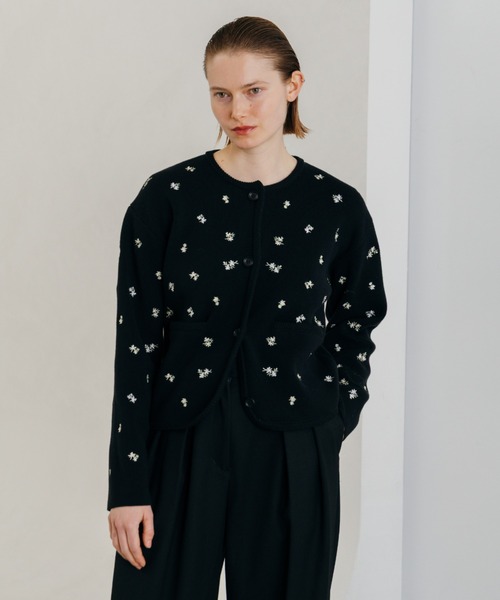CREDONA（クレドナ）の「FLOWER EMBROIDERY CD/フラワーエンブロイダリーカーデ（カーディガン/ボレロ・レディース・ブラック/グレー・FREE）」の12枚目の写真