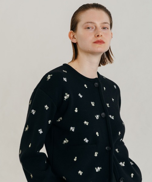 CREDONA（クレドナ）の「FLOWER EMBROIDERY CD/フラワーエンブロイダリーカーデ（カーディガン/ボレロ・レディース・ブラック/グレー・FREE）」の15枚目の写真