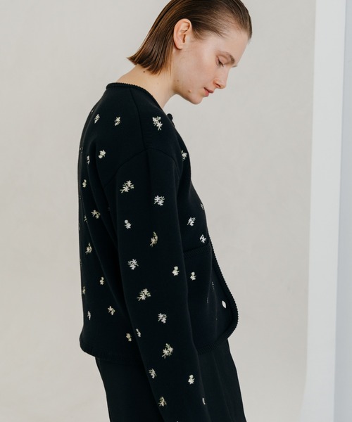 CREDONA（クレドナ）の「FLOWER EMBROIDERY CD/フラワーエンブロイダリーカーデ（カーディガン/ボレロ・レディース・ブラック/グレー・FREE）」の13枚目の写真