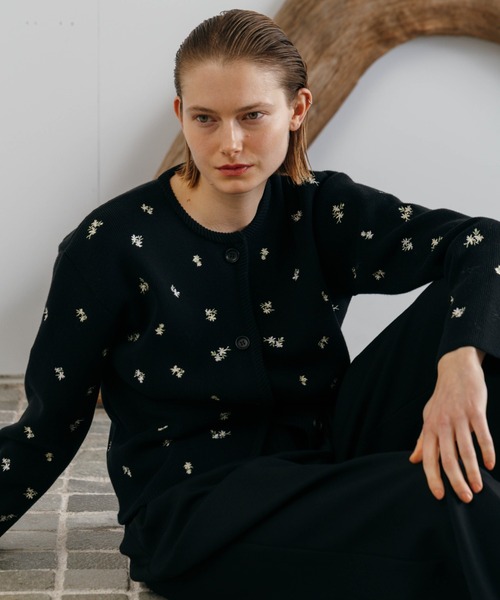 CREDONA（クレドナ）の「FLOWER EMBROIDERY CD/フラワーエンブロイダリーカーデ（カーディガン/ボレロ・レディース・ブラック/グレー・FREE）」の17枚目の写真