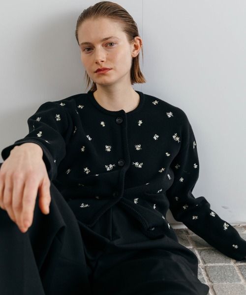 CREDONA（クレドナ）の「FLOWER EMBROIDERY CD/フラワーエンブロイダリーカーデ（カーディガン/ボレロ・レディース・ブラック/グレー・FREE）」の19枚目の写真