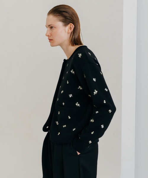 CREDONA（クレドナ）の「FLOWER EMBROIDERY CD/フラワーエンブロイダリーカーデ（カーディガン/ボレロ・レディース・ブラック/グレー・FREE）」の18枚目の写真